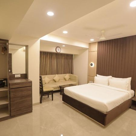 Hotel Naaz Executive ムンバイ エクステリア 写真