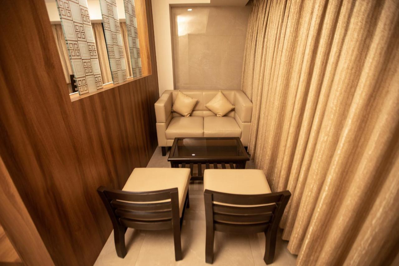 Hotel Naaz Executive ムンバイ エクステリア 写真