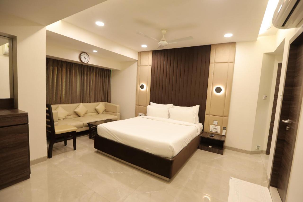 Hotel Naaz Executive ムンバイ エクステリア 写真