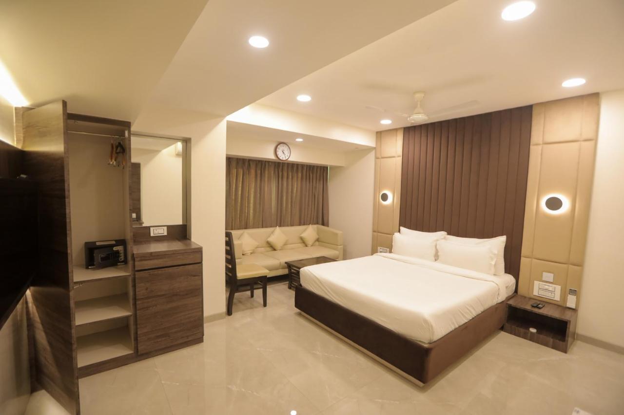 Hotel Naaz Executive ムンバイ エクステリア 写真