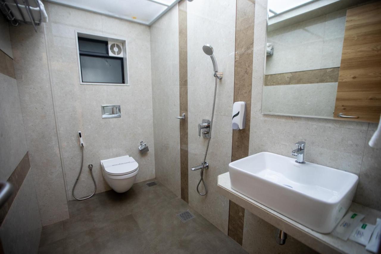 Hotel Naaz Executive ムンバイ エクステリア 写真