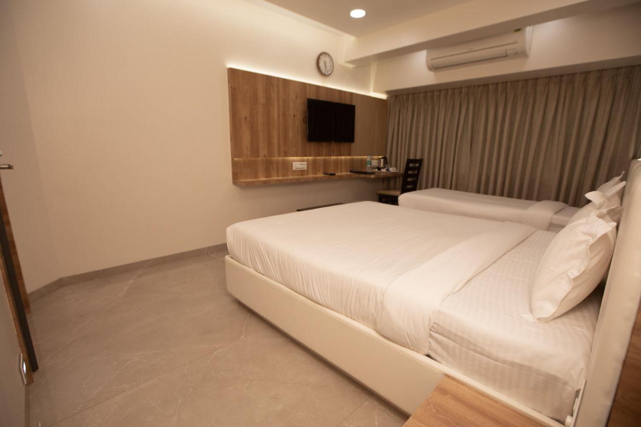 Hotel Naaz Executive ムンバイ エクステリア 写真