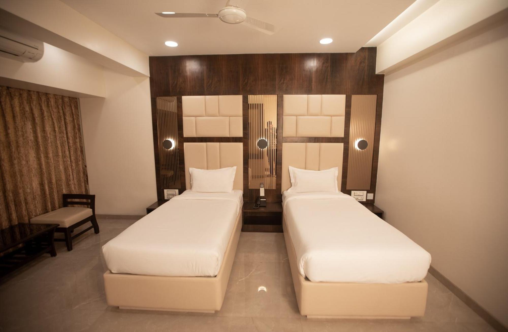 Hotel Naaz Executive ムンバイ エクステリア 写真