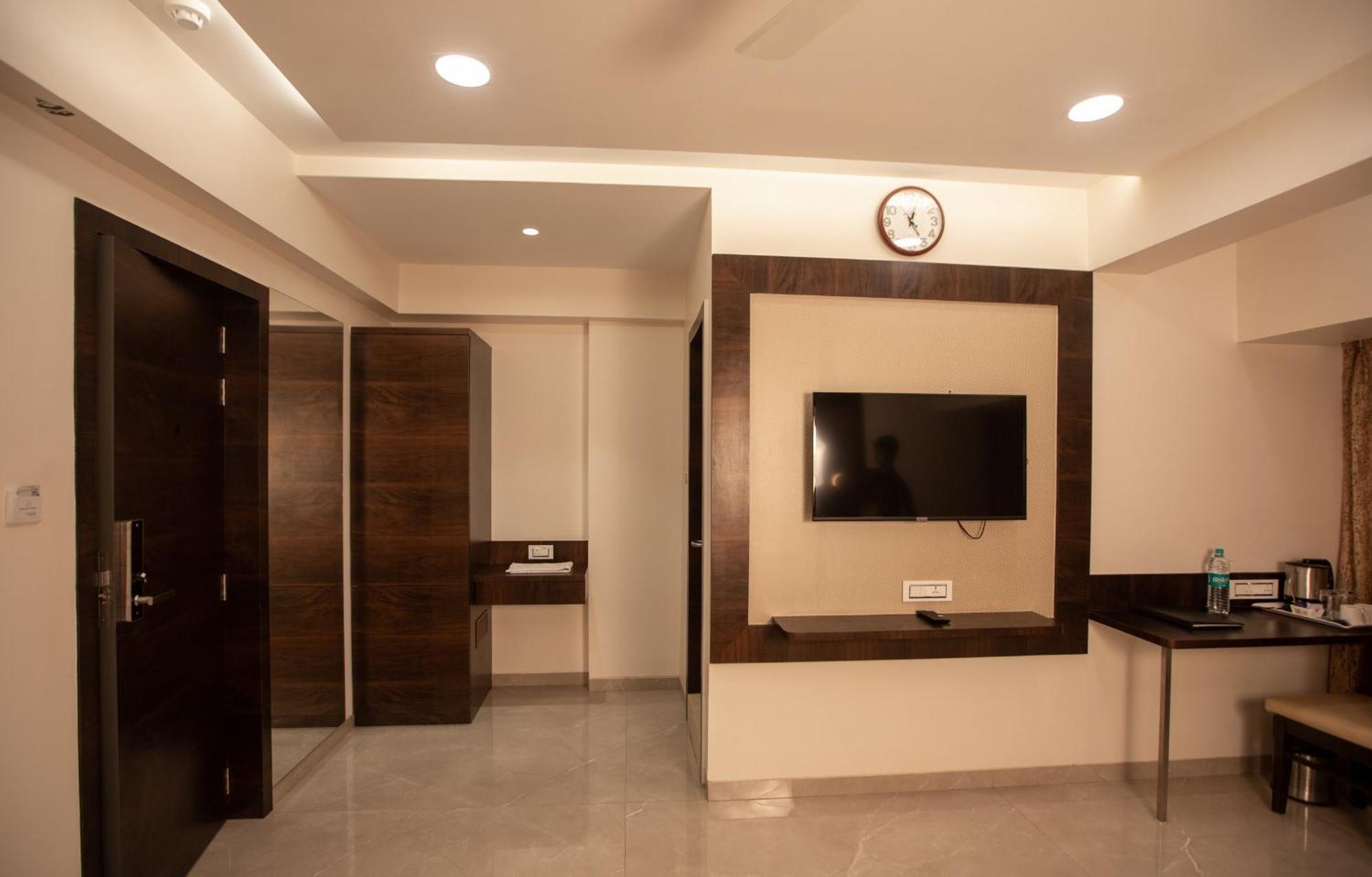Hotel Naaz Executive ムンバイ エクステリア 写真