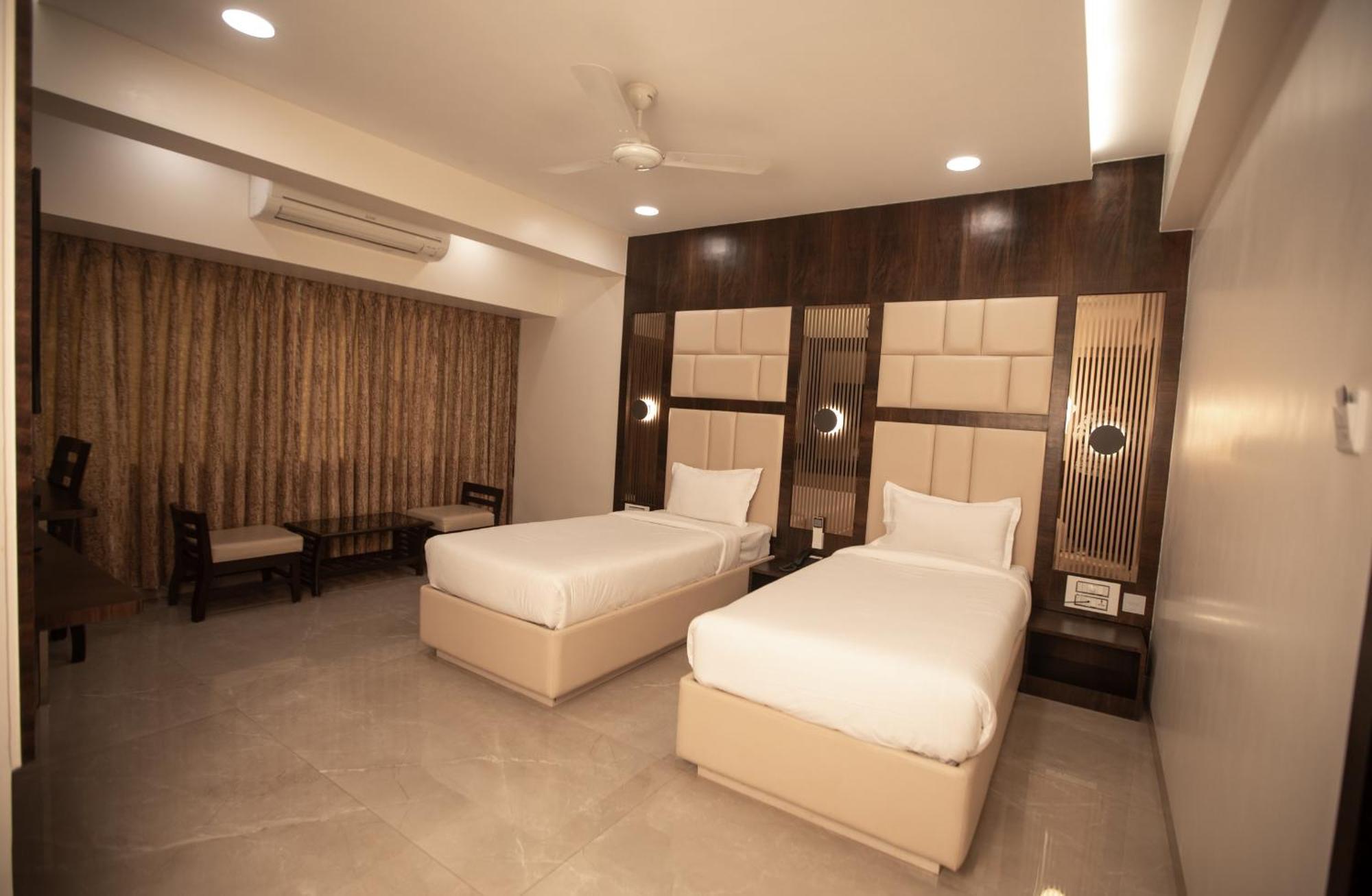 Hotel Naaz Executive ムンバイ エクステリア 写真